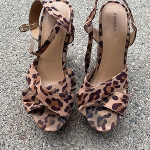 Printed sandal size 9.5